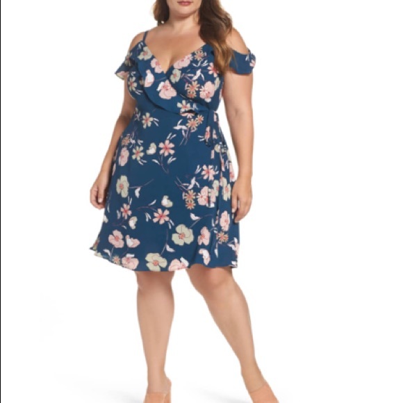 City Chic Dresses & Skirts - City Chic lulu floral wrap sz XL/22 & XXL/24